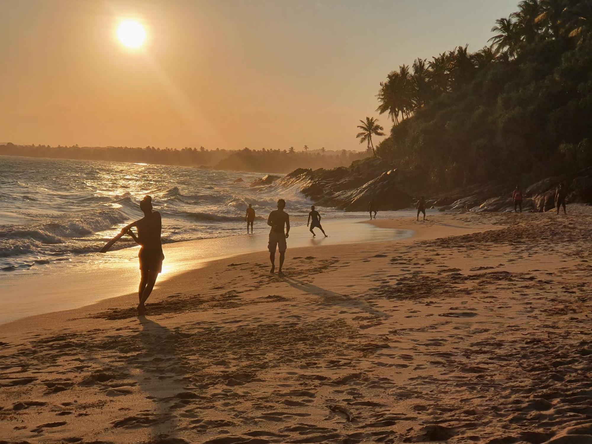 Into The Blue - Yoga Included & Walk To 3 Beaches Tangalle Bagian luar foto